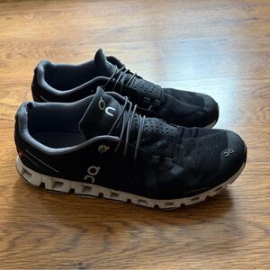 On Running womens size 11 Black Athletic Shoes on cloud
